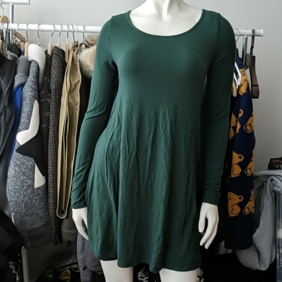 5/$100 Emerald Green Long Sleeve Dress - Picture 2 of 2
